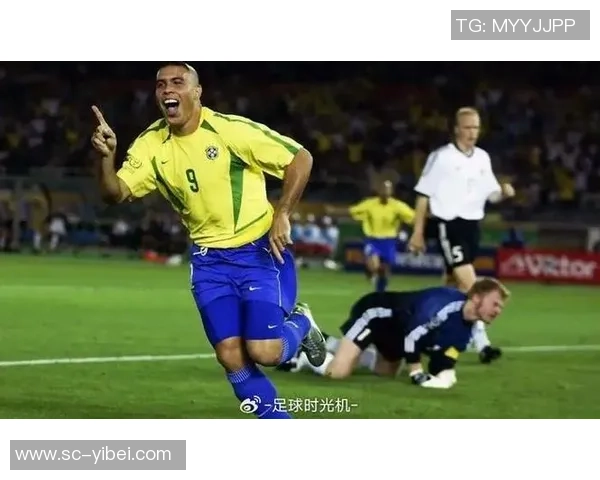 罗纳尔多荣膺世界足球先生的辉煌历程与传奇瞬间回顾